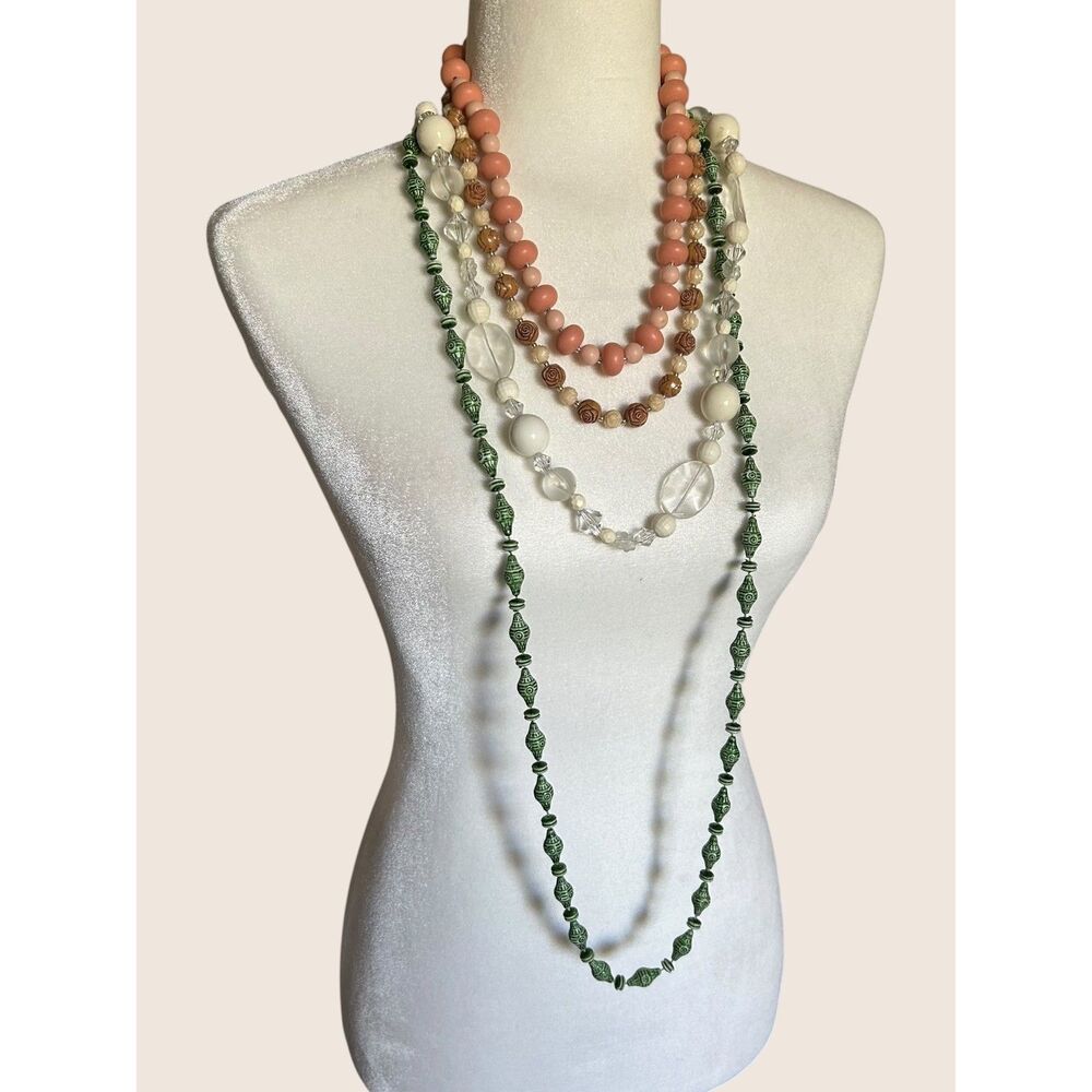 📿 VTG BEAD NECKLACE STACK BUNDLE LOT LUCITE PLASTIC GREEN BICONE CARVED PINK